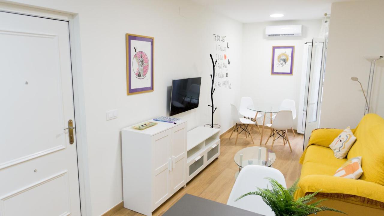 RentalSevilla Estiloso y luminoso apartamento en pleno centro Exterior foto