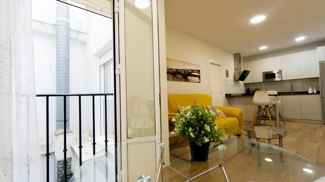RentalSevilla Estiloso y luminoso apartamento en pleno centro Exterior foto