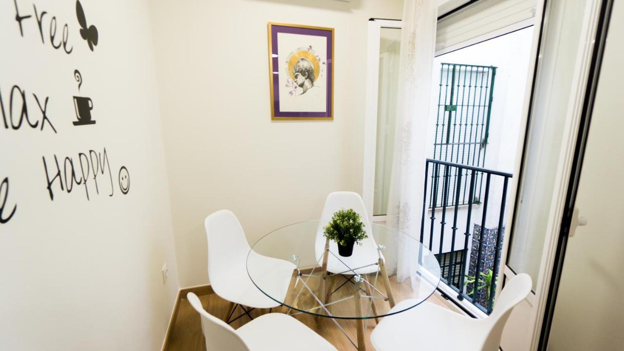 RentalSevilla Estiloso y luminoso apartamento en pleno centro Exterior foto